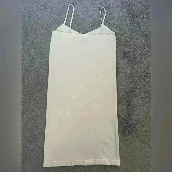 Intimately By Free People Women’s Solid Seamless Mini Slip in Ivory Size M/L - Picture 4 of 6